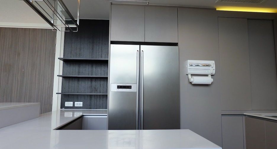 For rent 3 bedrooms condo in Khlong San, Bangkok