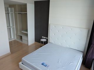 For rent 3 bedrooms condo in Khlong San, Bangkok