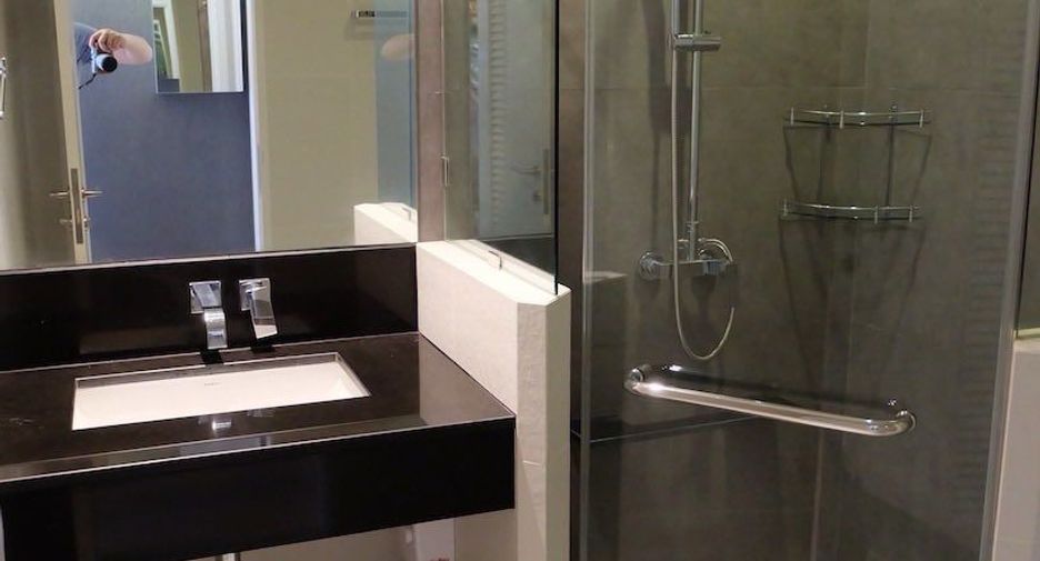 For rent 3 bedrooms condo in Khlong San, Bangkok