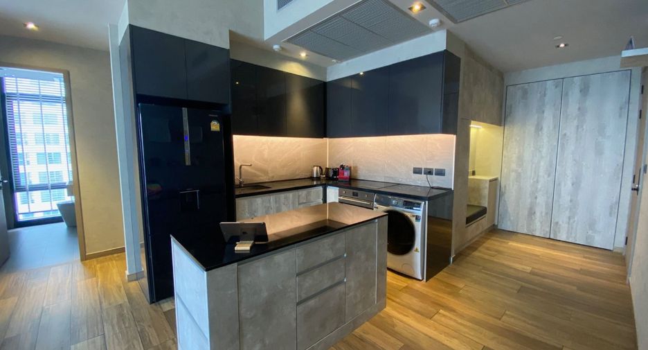 For rent 2 bedrooms condo in Watthana, Bangkok