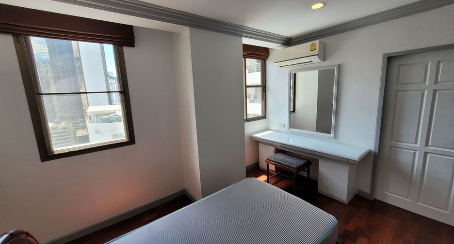 For rent 3 bedrooms condo in Khlong Toei, Bangkok