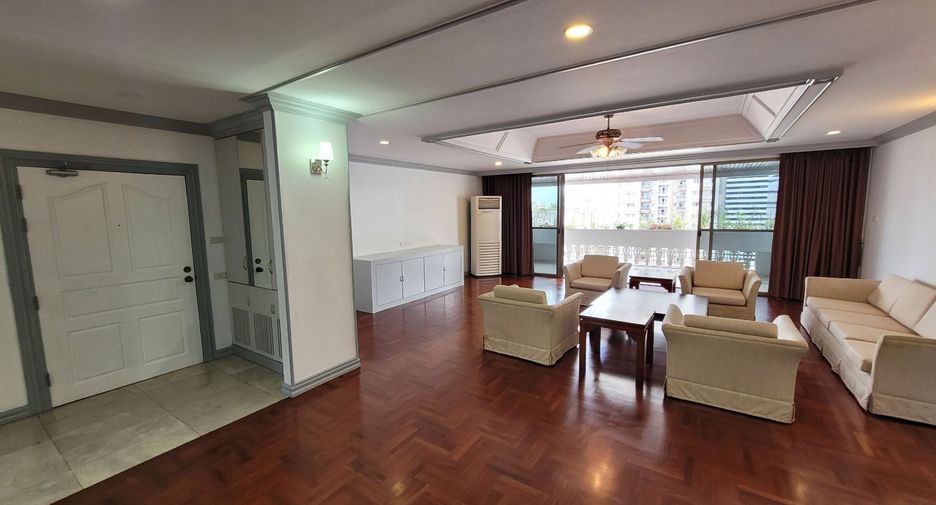For rent 3 bedrooms condo in Khlong Toei, Bangkok