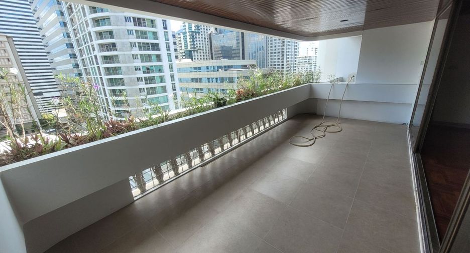 For rent 3 bedrooms condo in Khlong Toei, Bangkok