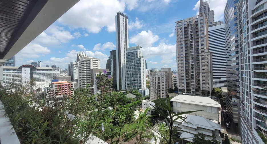 For rent 3 bedrooms condo in Khlong Toei, Bangkok