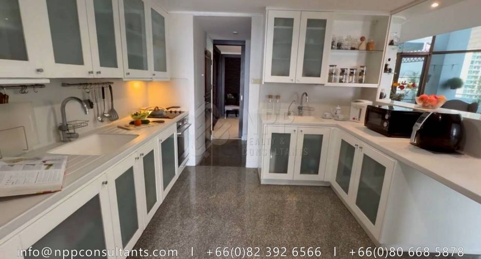 Condo en alquiler de 3 habitaciones en Watthana, Bangkok