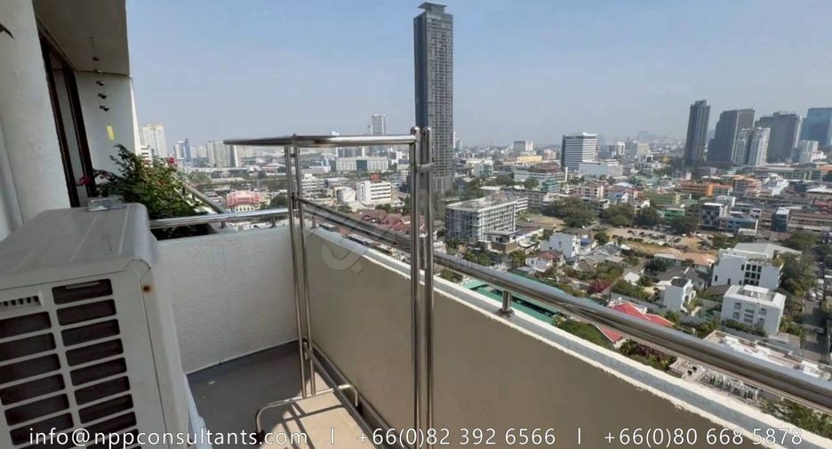 Condo en alquiler de 3 habitaciones en Watthana, Bangkok