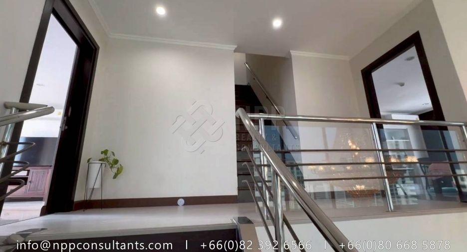 Condo en alquiler de 3 habitaciones en Watthana, Bangkok