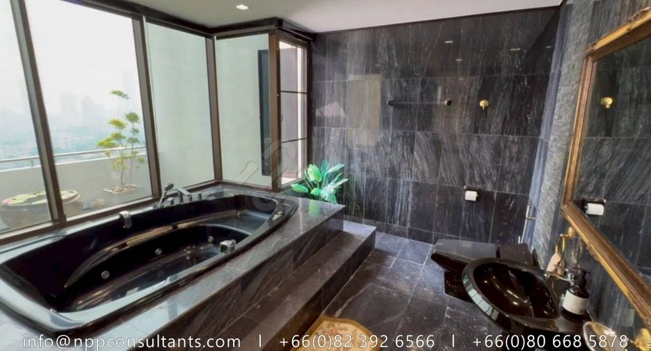 Condo en alquiler de 3 habitaciones en Watthana, Bangkok