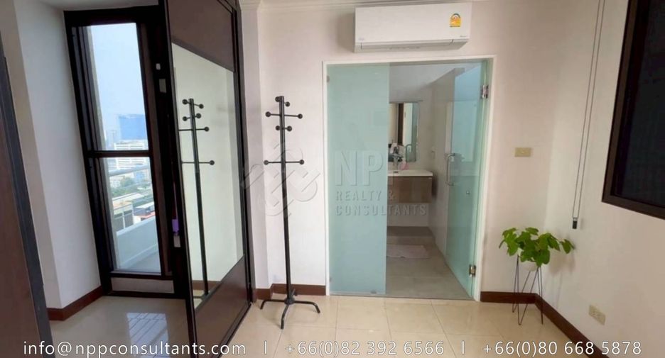 Condo en alquiler de 3 habitaciones en Watthana, Bangkok