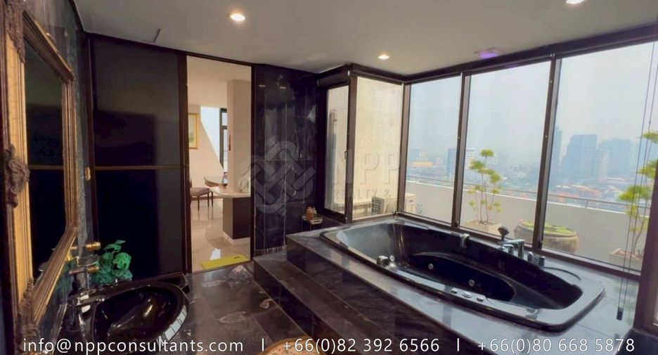 Condo en alquiler de 3 habitaciones en Watthana, Bangkok