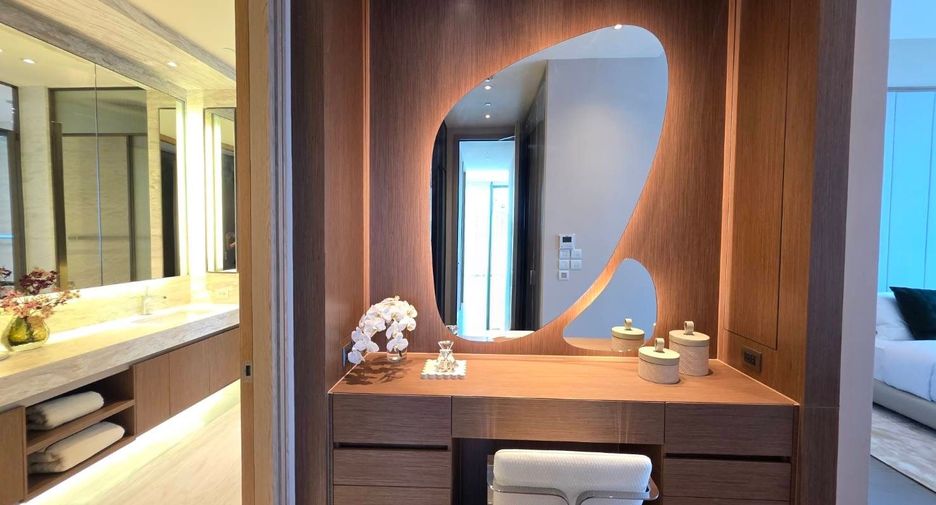 For sale 2 bedrooms condo in Pathum Wan, Bangkok