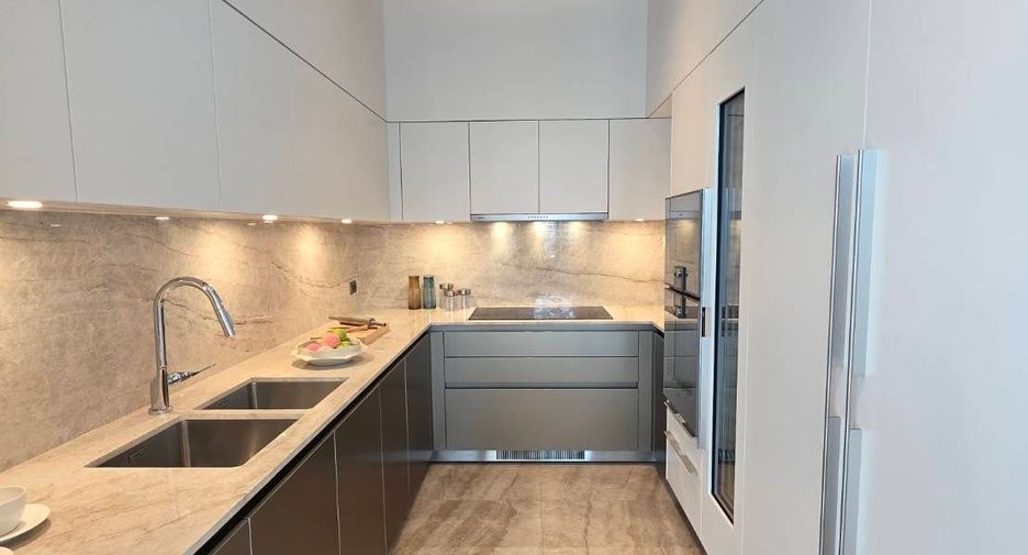 For sale 2 bedrooms condo in Pathum Wan, Bangkok