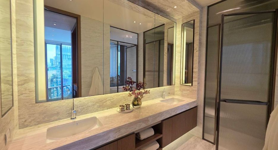 For sale 2 bedrooms condo in Pathum Wan, Bangkok