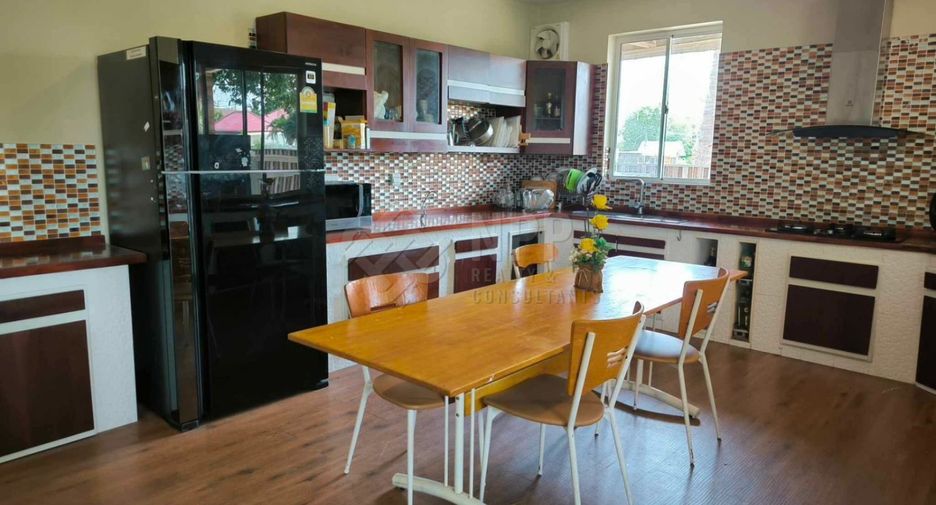 Haus zur Miete mit 5 Zimmer in Cha Am, Phetchaburi
