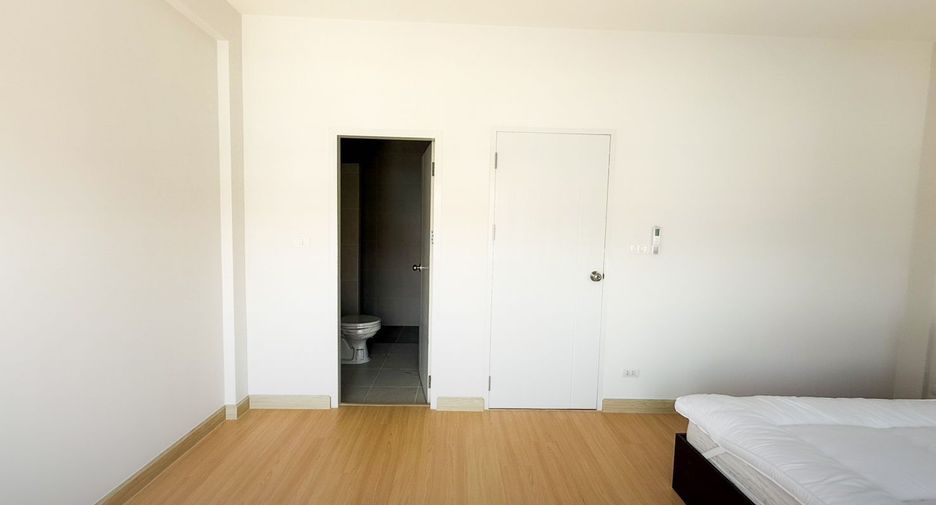 Reihenhaus zum Kauf mit 3 Zimmer in Si Racha, Chonburi