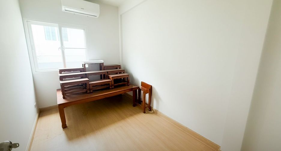 Reihenhaus zum Kauf mit 3 Zimmer in Si Racha, Chonburi