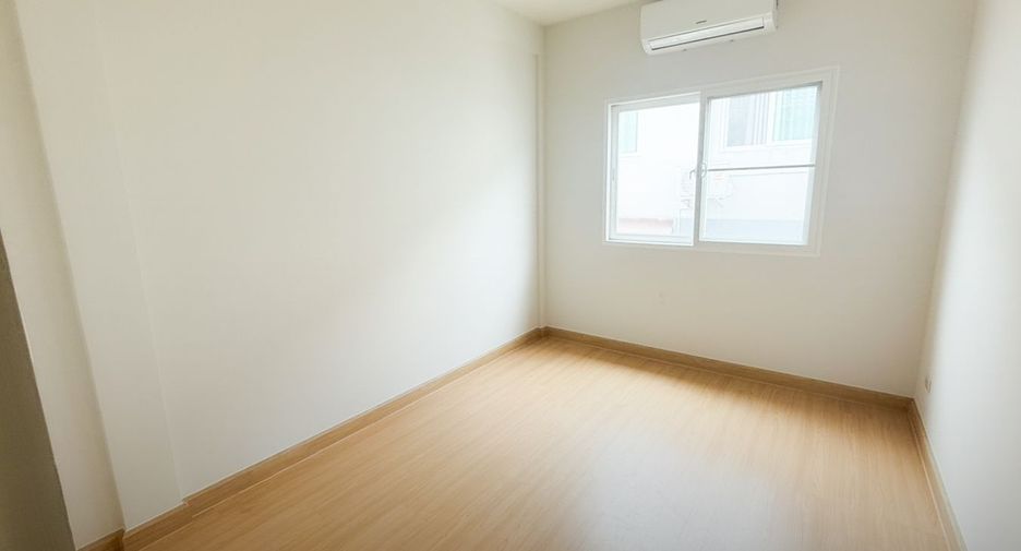 Reihenhaus zum Kauf mit 3 Zimmer in Si Racha, Chonburi