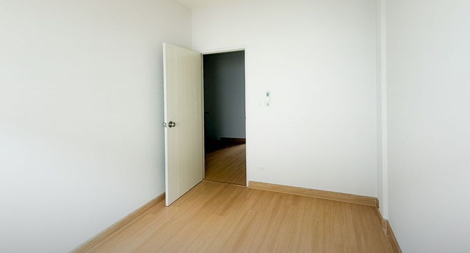 Reihenhaus zum Kauf mit 3 Zimmer in Si Racha, Chonburi