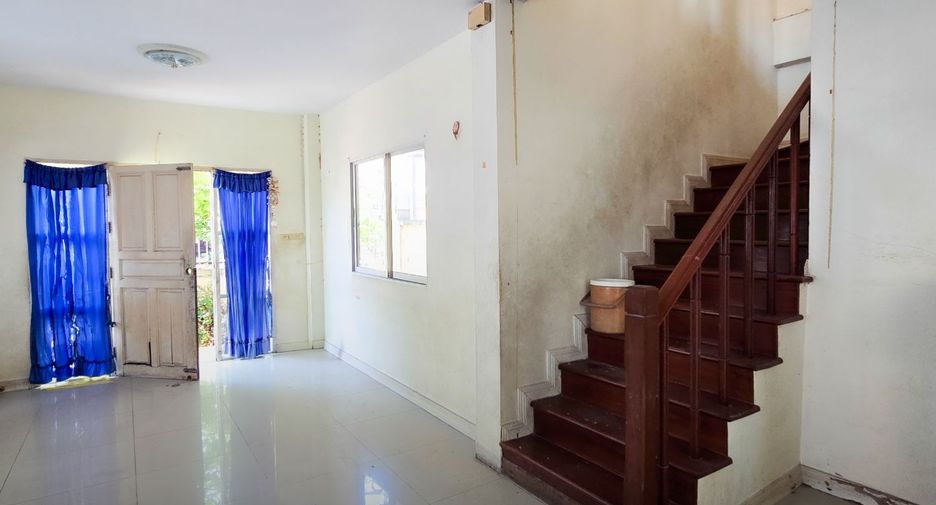 For sale 3 bedrooms townhouse in Mueang Samut Prakan, Samut Prakan