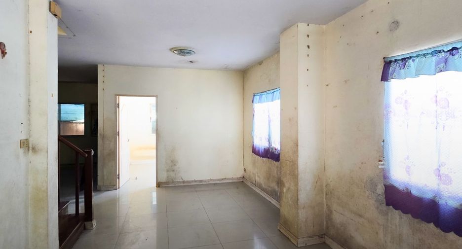 For sale 3 bedrooms townhouse in Mueang Samut Prakan, Samut Prakan