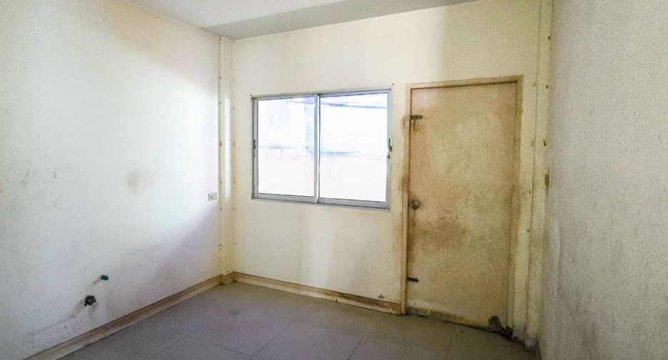 For sale 3 bedrooms townhouse in Mueang Samut Prakan, Samut Prakan