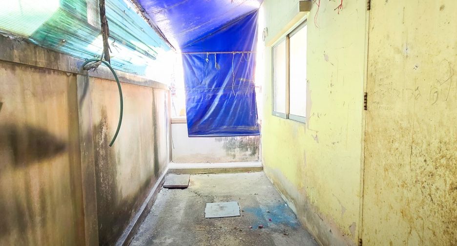 For sale 3 bedrooms townhouse in Mueang Samut Prakan, Samut Prakan
