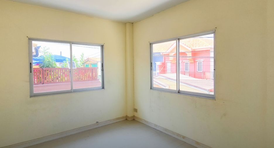 For sale 3 bedrooms townhouse in Mueang Samut Prakan, Samut Prakan