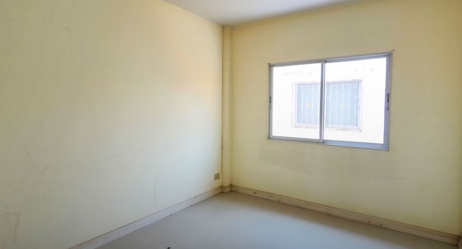 For sale 3 bedrooms townhouse in Mueang Samut Prakan, Samut Prakan