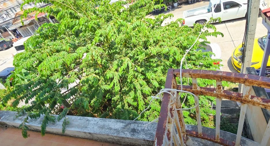 For sale 3 bedrooms townhouse in Mueang Samut Prakan, Samut Prakan