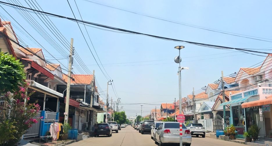 For sale 3 bedrooms townhouse in Mueang Samut Prakan, Samut Prakan