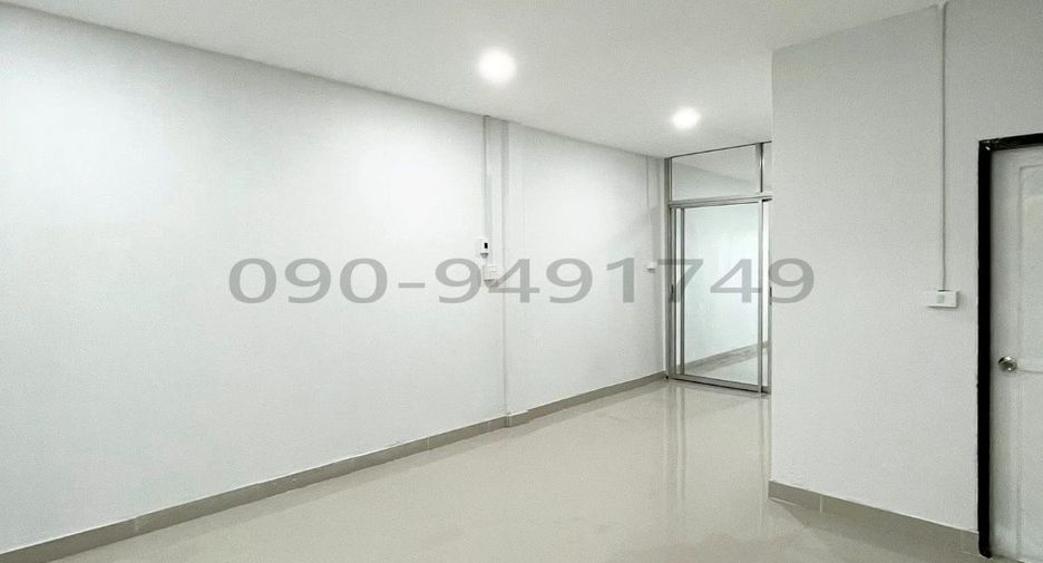 For rent 3 bedrooms townhouse in Bueng Kum, Bangkok