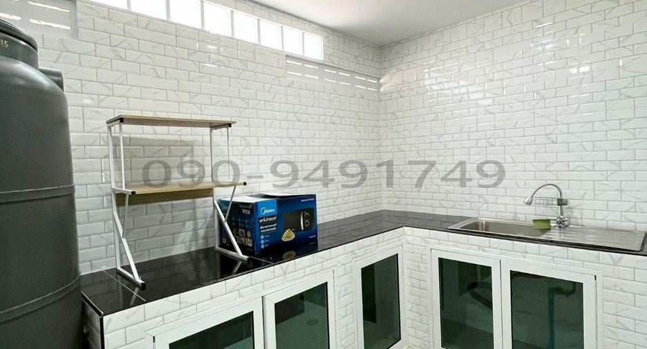 For rent 3 bedrooms townhouse in Bueng Kum, Bangkok