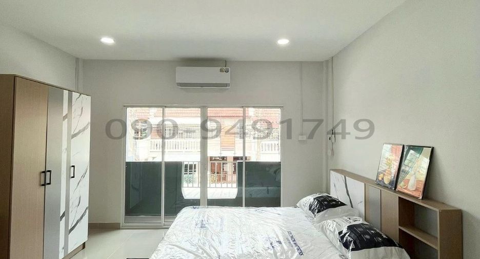 For rent 3 bedrooms townhouse in Bueng Kum, Bangkok