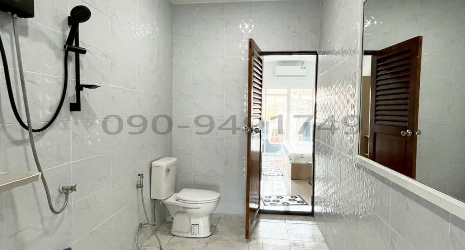 For rent 3 bedrooms townhouse in Bueng Kum, Bangkok