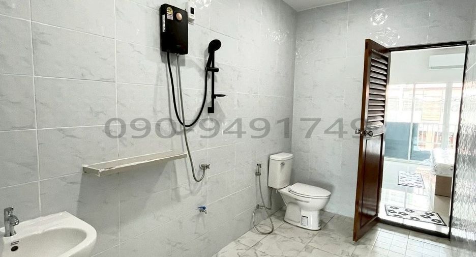For rent 3 bedrooms townhouse in Bueng Kum, Bangkok