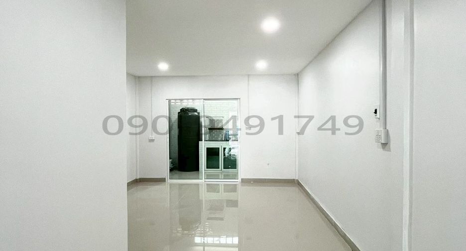 For rent 3 bedrooms townhouse in Bueng Kum, Bangkok