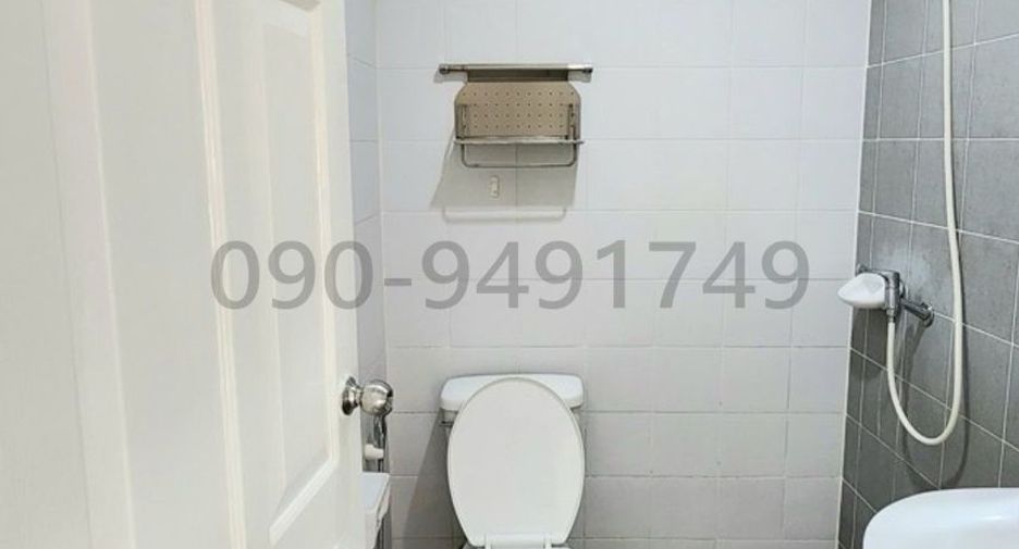 Casa adosada en alquiler de 3 habitaciones en Lat Phrao, Bangkok