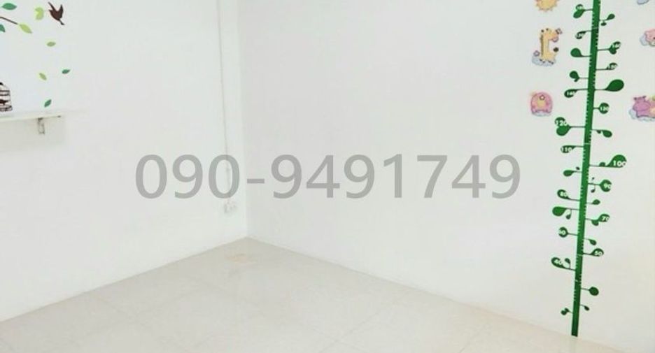 Casa adosada en alquiler de 3 habitaciones en Lat Phrao, Bangkok