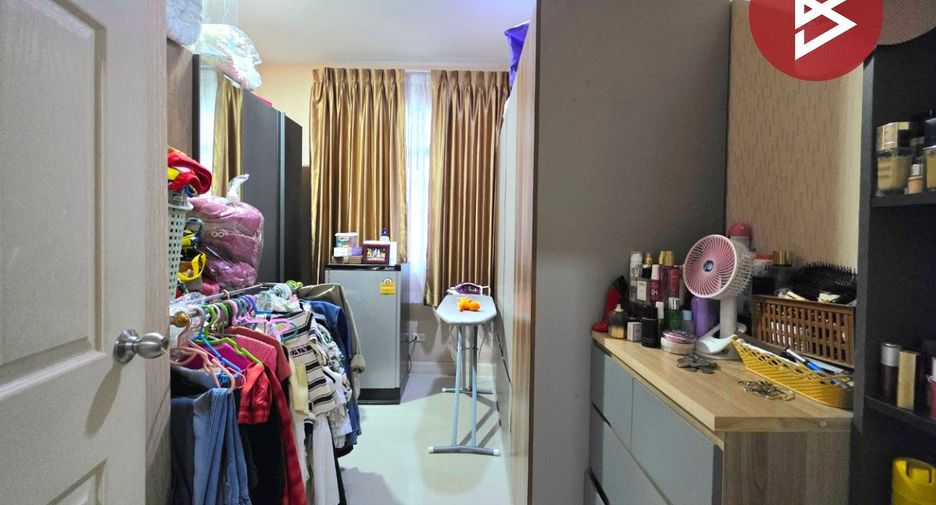 For sale 3 bedrooms townhouse in Bang Khae, Bangkok