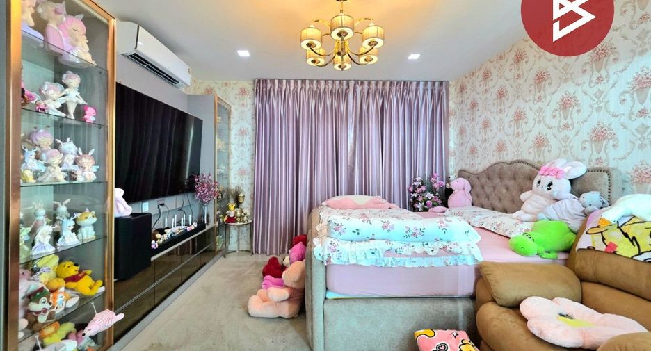 For sale 3 bedrooms townhouse in Bang Khae, Bangkok