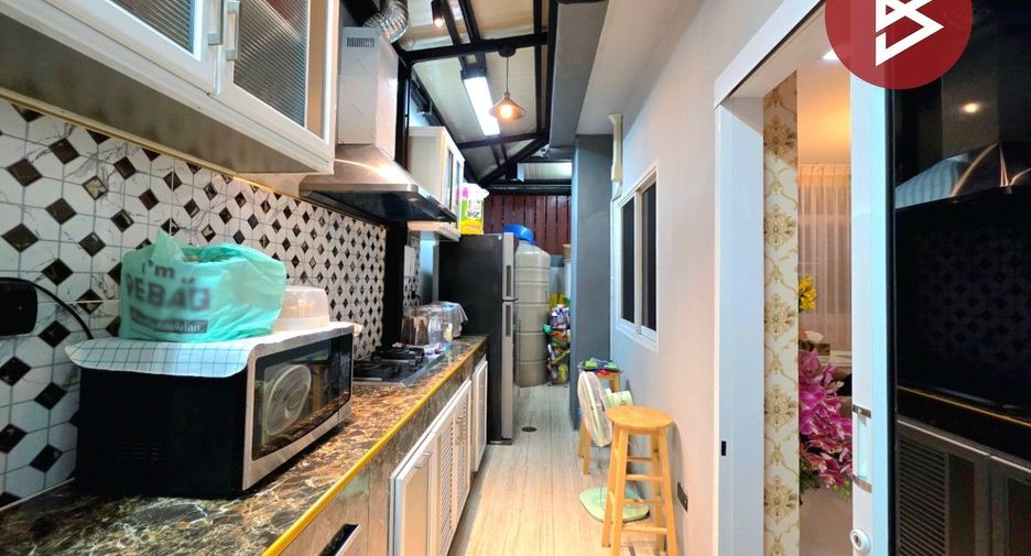 For sale 3 bedrooms townhouse in Bang Khae, Bangkok