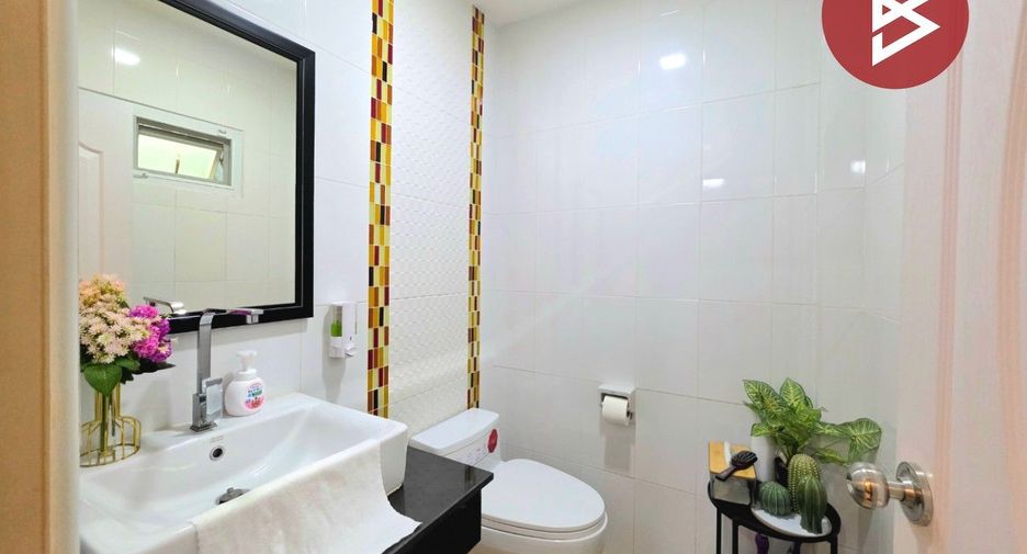 For sale 3 bedrooms townhouse in Bang Khae, Bangkok