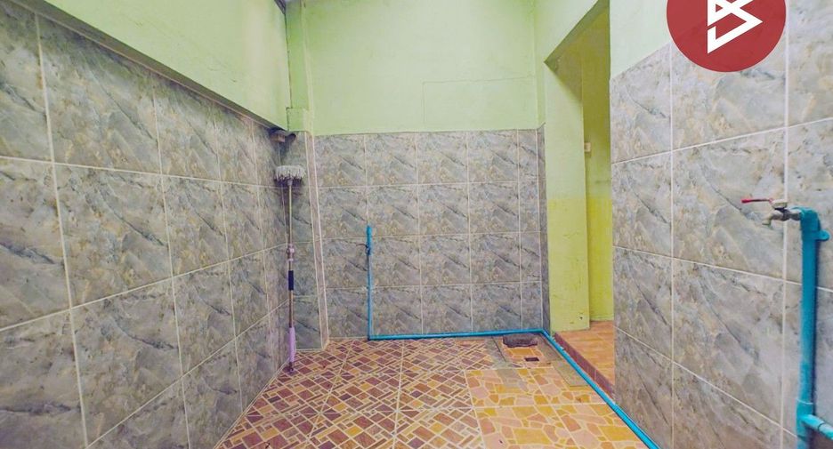 For sale retail Space in Khlong San, Bangkok