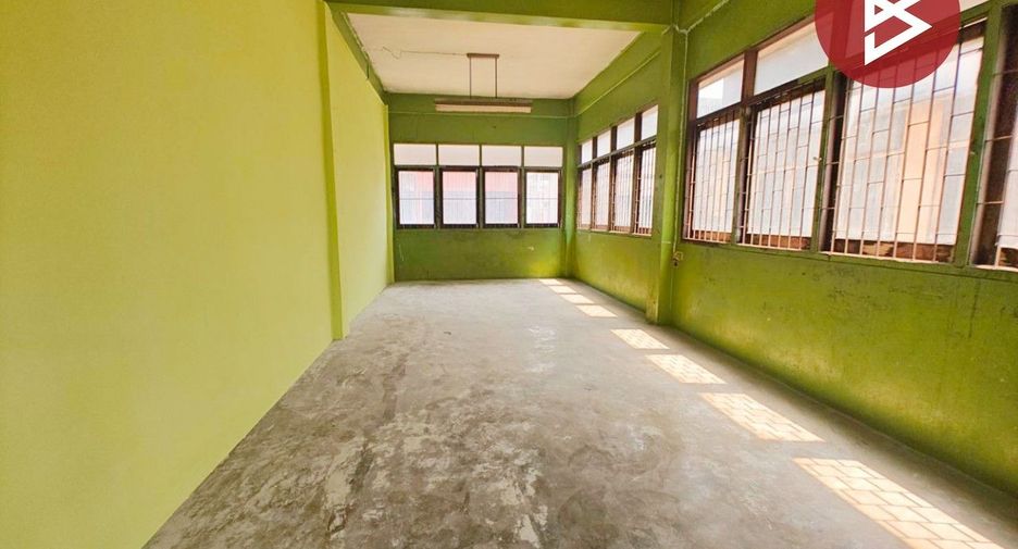 For sale retail Space in Khlong San, Bangkok