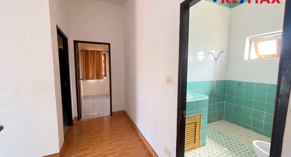For sale 4 bedrooms house in Bang Lamung, Chonburi