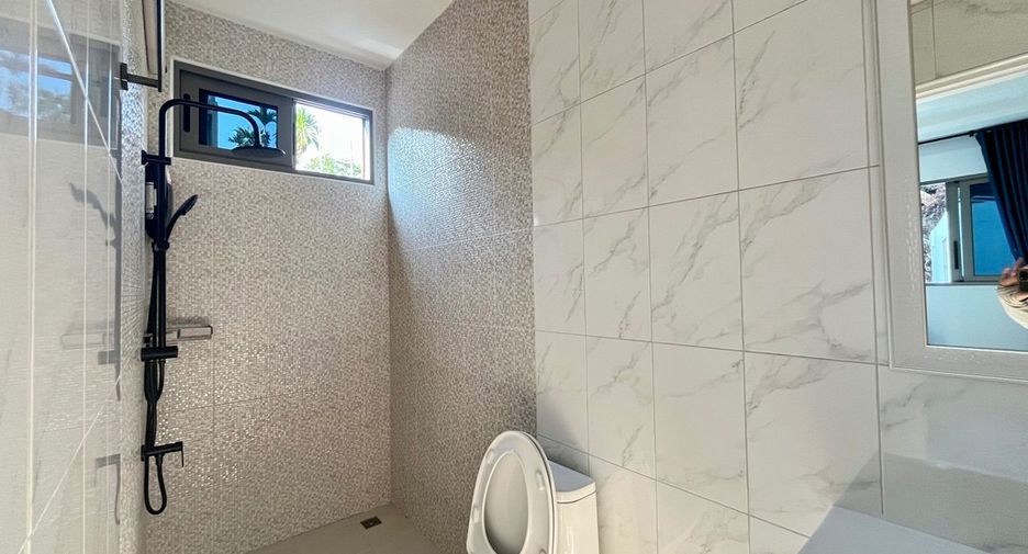 For sale 3 bedrooms villa in Mueang Krabi, Krabi