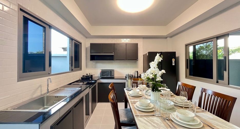 For sale 3 bedrooms villa in Mueang Krabi, Krabi