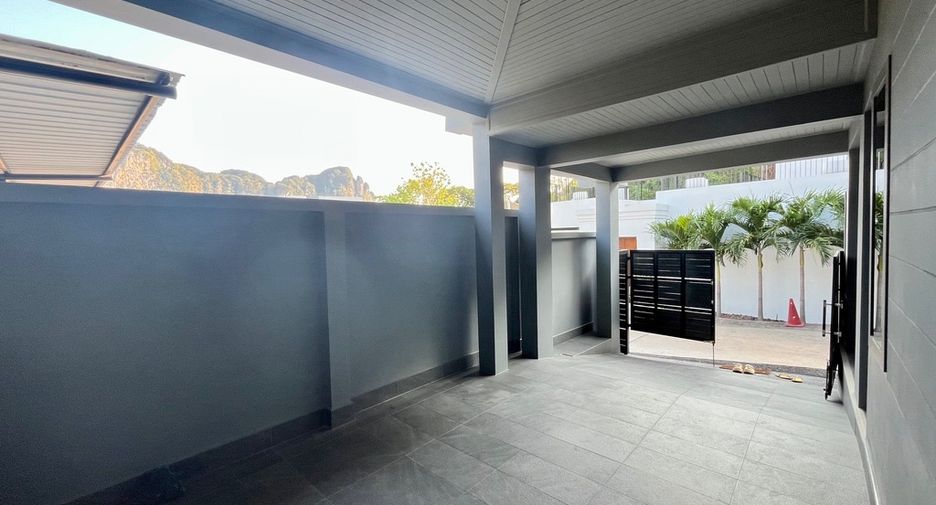 For sale 3 bedrooms villa in Mueang Krabi, Krabi