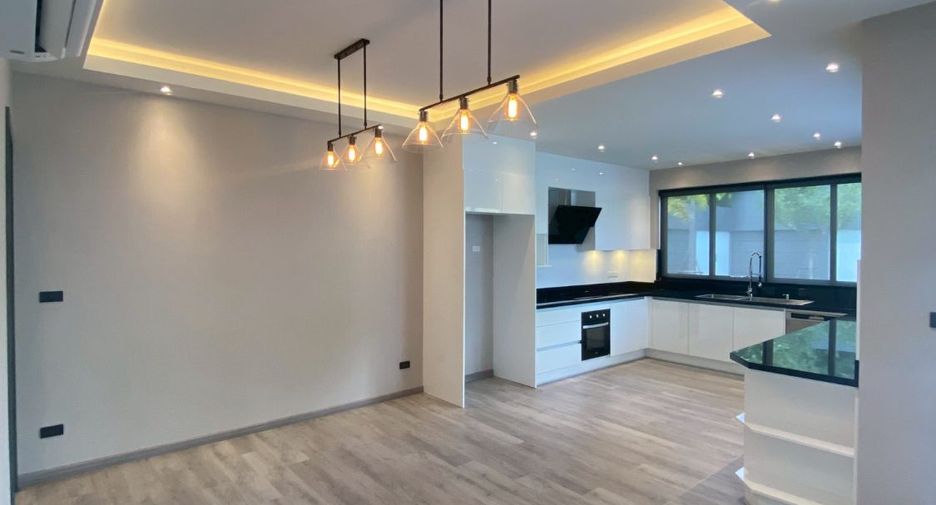 For rent 4 bedrooms villa in Hang Dong, Chiang Mai