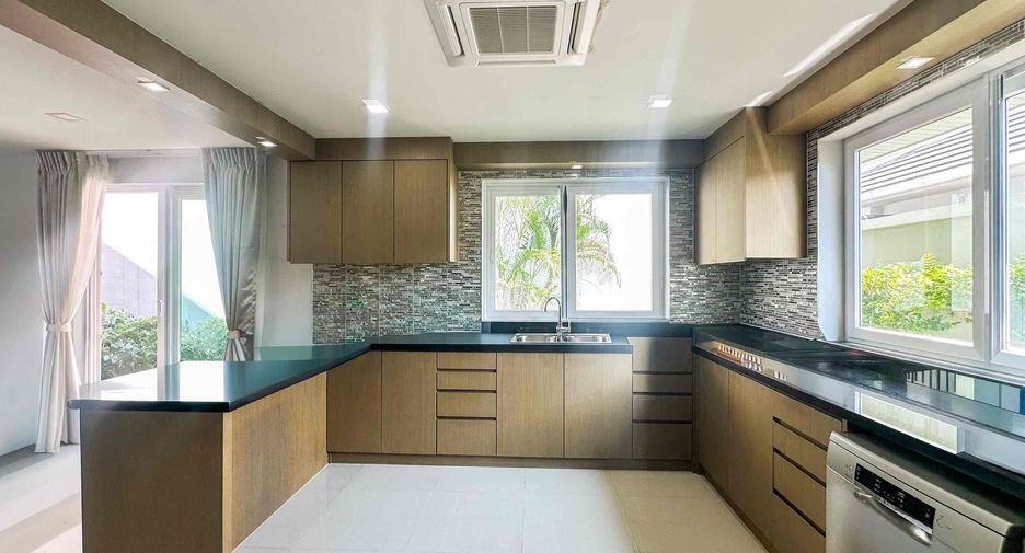À vendre 4 chambres maison à Bang Lamung, Chonburi